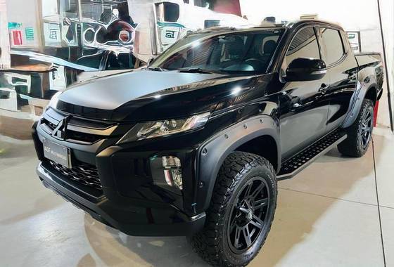 MITSUBISHI L200 TRITON 2.4 16V TURBO DIESEL SPORT HPE CD 4P 4X4 AUTOMÁTICO MITSUBISHI L200 TRITON 2.4 16V TURBO DIESEL SPORT HPE CD 4P 4X4 AUTOMÁTICO